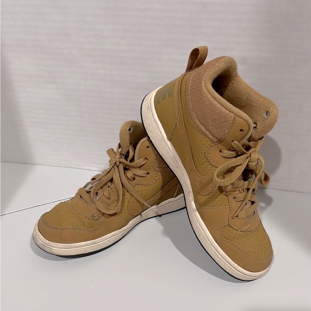 NIKE Preowned Kids Shoes/Sneakers Borough Court Mid Shoes   SIZE  5Y